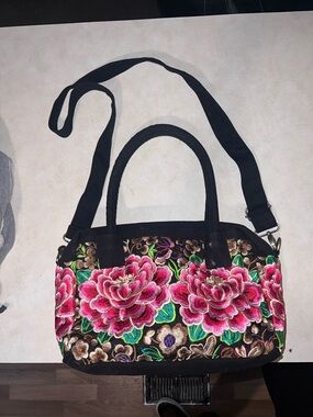 Floral Embroidered Shoulder Bag - Pink